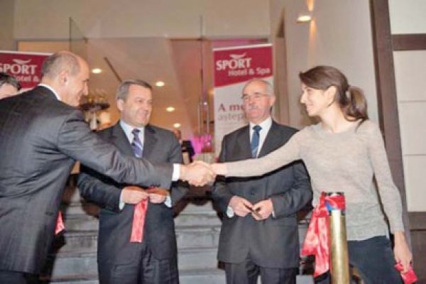 Copos şi-a pus fiica vicepreşedinte la Athenee Palace